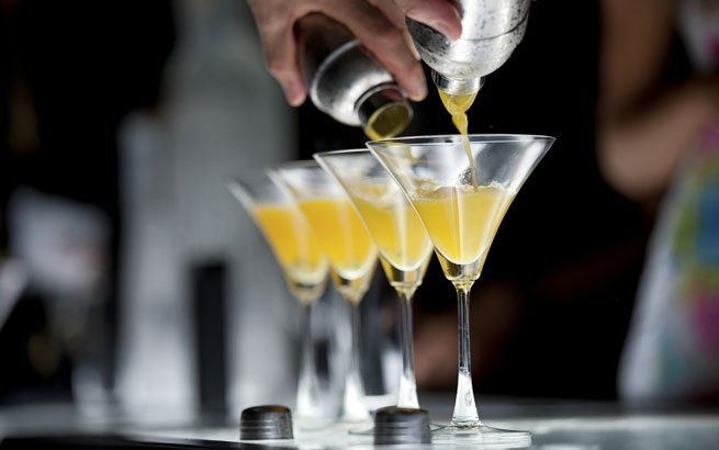 Cocktail Rezept: mit diesen drei exklusiven Cocktailkreationen von Schönesleben-Barmann Mathias Wolrab bringen Sie Schwung in jeden Apéro.