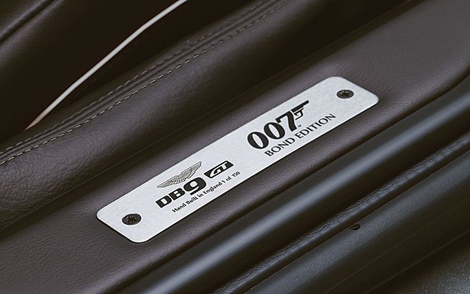 Zeichen der Exklusivität: 007-Plakette 