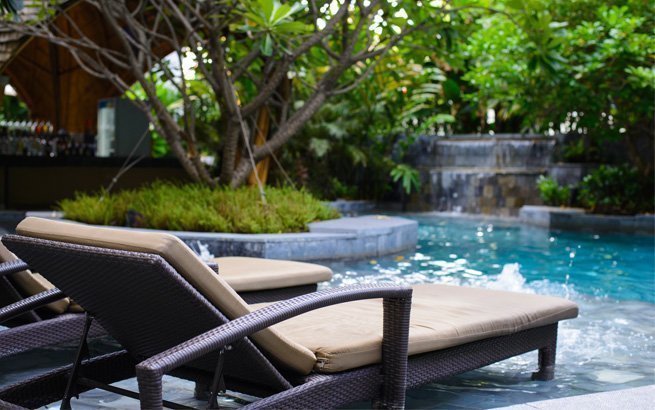 Sie überlegen, einen Gartenpool zu bauen? Wir zeigen Ihnen 14 wunderschöne Designideen für Ihr Schwimmbecken im Garten!