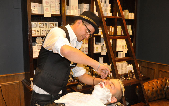 Masterbarbier Eddine Belaid in seinem The Barber Shop in Zürich