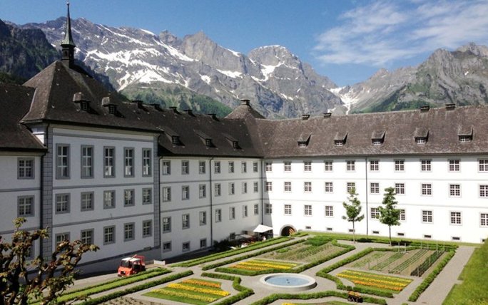 Yogastudio Graubünden: Ein Besuch im Koster 