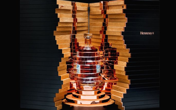 Ultra-Premium-Cognac Hennessy 8 in einer Eichenholz-Box