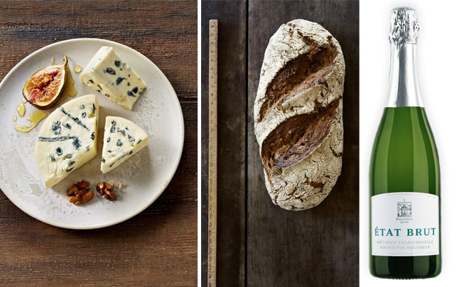 Harmonische Kombination von Brot, Käse und Wein: Blauschimmelkäse, Roggensauerbrot und Schaumwein
