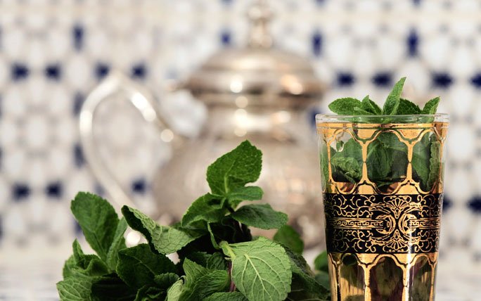 Orientalischer Tee mit marokkanischer Minze