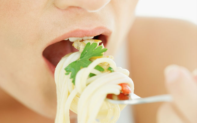 Bei der Trennkost werden Kohlenhydrate wie Pasta getrennt von eiweisshaltigen Lebensmitteln verzehrt