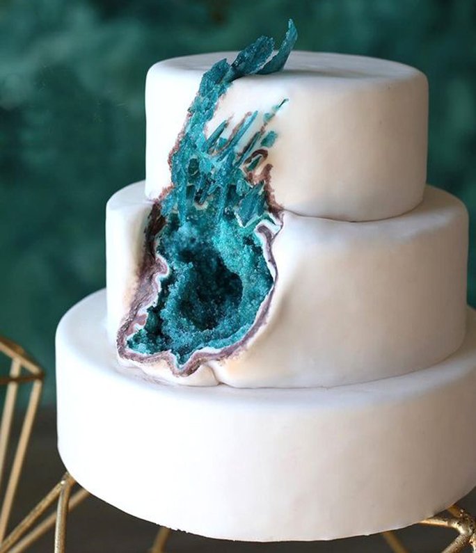 Turquiser Geode Cake
