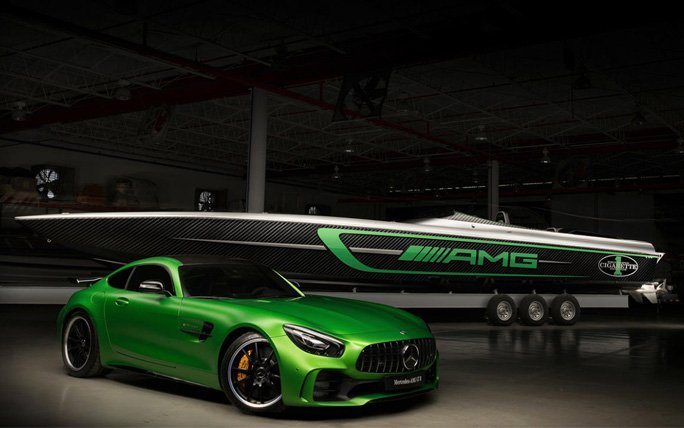Vom Nürburgring ins Wasser – das AMG Boot