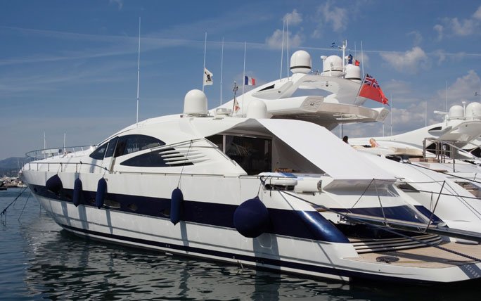 Luxus Yacht im Hafen von St. Tropez