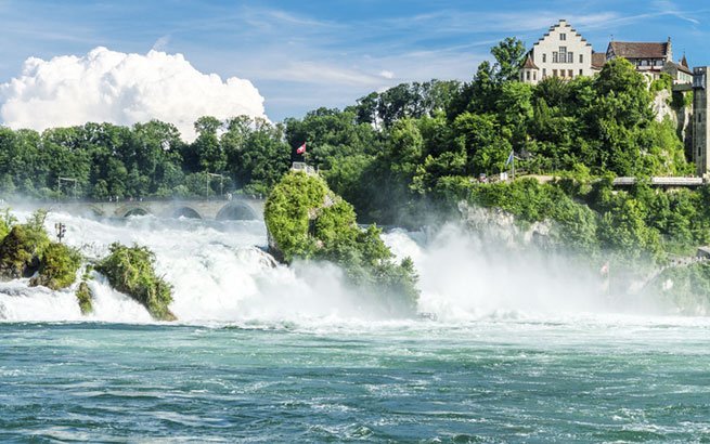 Atemberaubende Wasserfälle der Schweiz