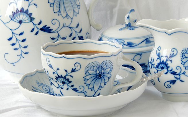 Porzellanmalerei in Blau-Weiss Porzellanmalerei in Blau-Weiss