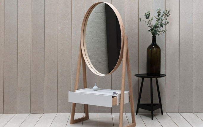 Holzspiegel mit Ablagefläche