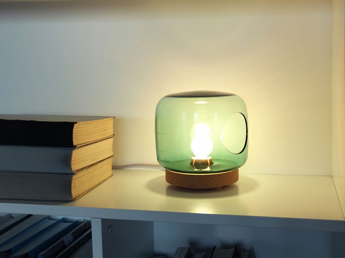 Tischlampe aus grünem Glas und Kork