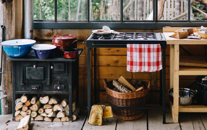 Outdoor-Küche mit Holzofen